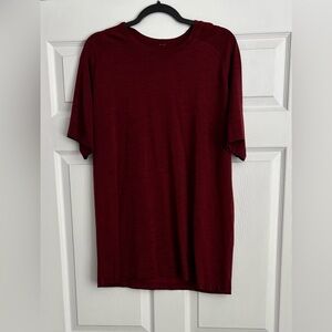 Lululemon Men's Burgundy Short Sleeve Training Athletic Shirt, Size XL
